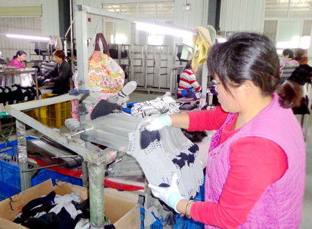 湖北鄖陽兩千余家微工廠助推鄉(xiāng)村振興，萬余村民實(shí)現(xiàn)家門口就業(yè)